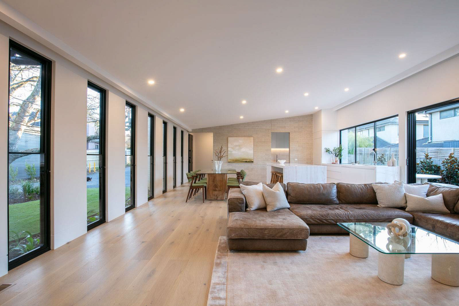Modern open plan living & dining