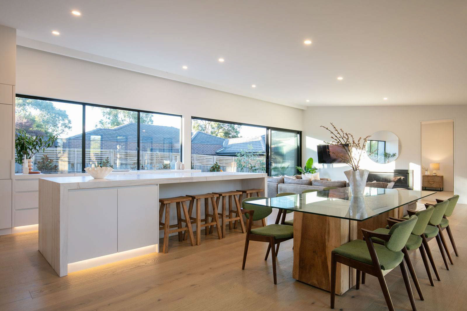 Modern open plan kitchen & dining